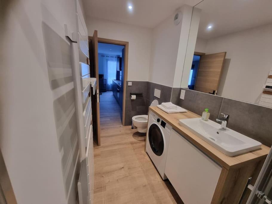 Superbe Appartement T2 Climatise, Idealement Situe Ugine Eksteriør bilde