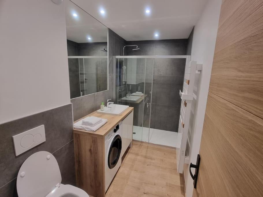 Superbe Appartement T2 Climatise, Idealement Situe Ugine Eksteriør bilde